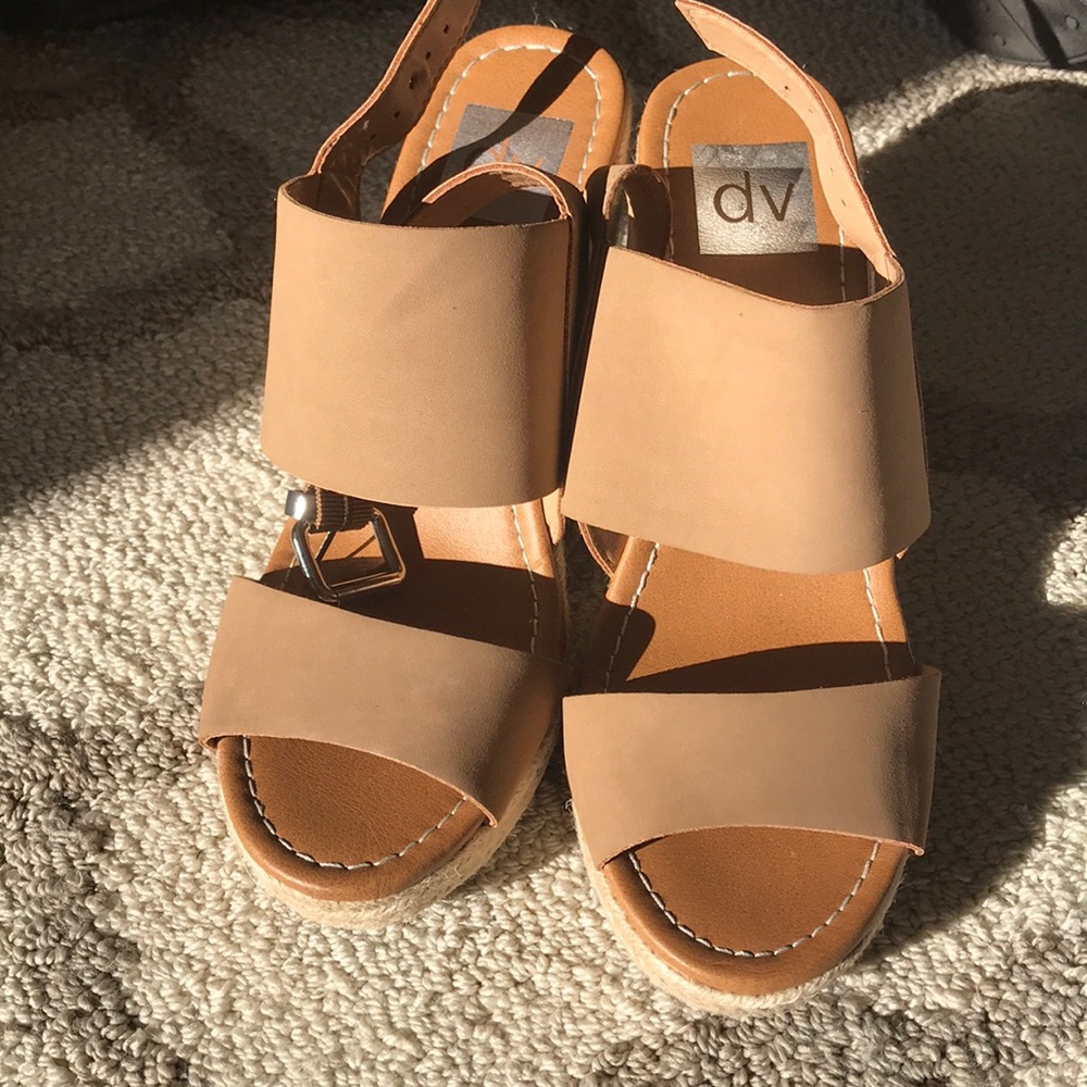 DV beige heels size 7